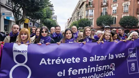 La vicesecretaria general del PSOE de Castilla y León y candidata por León a las Cortes, Nuria Rubio, asiste a la manifestación del 8M en León.