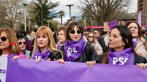 La vicesecretaria general del PSOE de Castilla y León y candidata por León a las Cortes, Nuria Rubio, asiste a la manifestación del 8M en León.