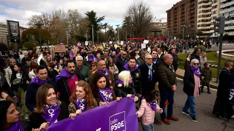 La vicesecretaria general del PSOE de Castilla y León y candidata por León a las Cortes, Nuria Rubio, asiste a la manifestación del 8M en León.