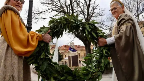 La Federación de Vecinos Rey Ordoño de León homenajea a la reina Urraca I, en el 900 aniversario de su muerte, bajo el título 'Por Urraca y todo su reino'. Foto: Campillo.