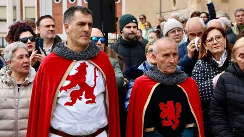 La Federación de Vecinos Rey Ordoño de León homenajea a la reina Urraca I, en el 900 aniversario de su muerte, bajo el título 'Por Urraca y todo su reino'. Foto: Campillo.