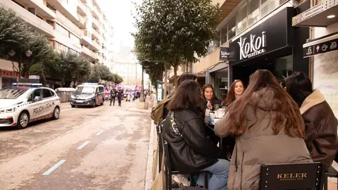 León ha vuelto a convertirse este 8 de marzo en escenario de una amplia movilización con motivo del Día Internacional de la Mujer, con una manifestación impulsada por la Comisión 8M León que ha reunido a cientos de participantes, en su mayoría mujeres, en una marcha que ha recorrido el centro de la capital. Fotos: Jesús GG.