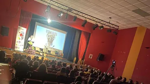 La Casa de Cultura de Carrizo de la Ribera acogió este fin de semana la X Gala del Día Internacional de la Mujer ‘Yo Soy’, un encuentro que congregó a numeroso público y que volvió a convertir a la localidad en punto de encuentro para la reflexión y la reivindicación en favor de la igualdad.