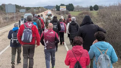 Las marchas forestales promovidas por la Asociación de Trabajadores de Incendios Forestales de Castilla y León sumaron este lunes 9 de marzo una nueva etapa con el recorrido ya completado entre Nogarejas y Castrocalbón.