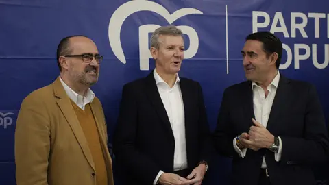 El presidente del PP de Galicia, Alfonso Rueda, durante su participación en el acto sectorial ‘Emprendimiento e infraestructuras’', en Ponferrada. Foto: César Sánchez.