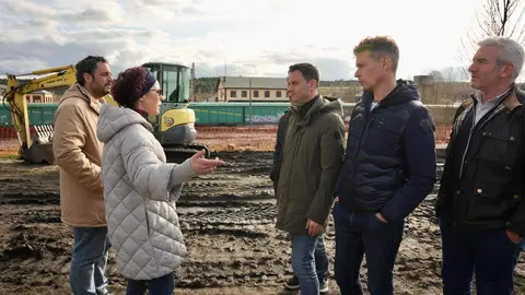 Cendón visita en Villagatón-Brañuelas proyectos e iniciativas que contribuyen a fijar población en el medio rural financiadas por el Gobierno y reclaman la implantación de los ciclos de la ESO en el colegio local.