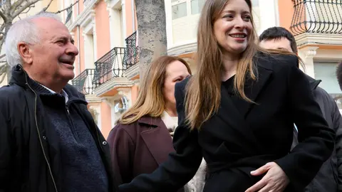La portavoz del PP en el Congreso, Ester Muñoz, visita Astorga acompañada por el alcalde del municipio, José Luis Nieto y por la cabeza de lista del partido por León, María José Álvarez Casáis. Fotos: Campillo
