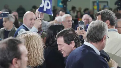 El candidato del Partido Popular de Castilla y León a la reelección como presidente de la Junta, Alfonso Fernández Mañueco, participa en un acto electoral en León. Foto: Rubén Cacho