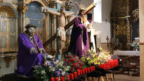 La historia y las tradiciones de la Cofradía de Jesús Nazareno de Villalís y Posada y Torre de la Valduerna quedan ahora recogidas en una nueva publicación que repasa más de tres siglos de actividad religiosa en la comarca leonesa de La Valduerna. El libro (La cofradía de Jesús Nazareno de Villalís y Posada de la Valduerna) es obra del historiador del arte José Luis de las Heras con la colaboración de Montse Fernández Carracedo y Carlos Falagán Iglesias.