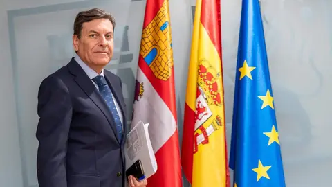 El consejero de Economía y Hacienda y portavoz, Carlos Fernández Carriedo, comparece en rueda de prensa posterior al Consejo de Gobierno. Fotos: Eduardo Margareto.