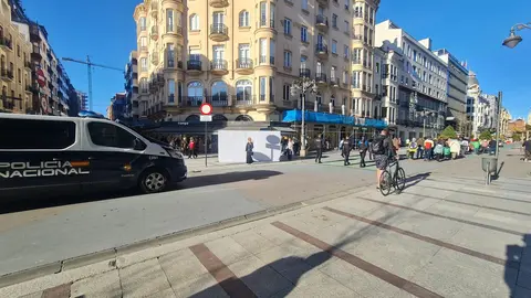 Decenas de ciudadanos participan en el III Paseo Saludable organizado por Alcer León entre Guzmán y San Marcelo para concienciar sobre la enfermedad renal crónica y difundir el lema internacional de la campaña de este año: ‘Salud renal para todos. Cuidando a la gente, protegiendo el planeta’.