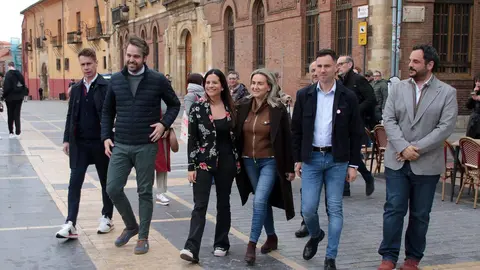 Milagros Tolón, ministra de Educación, Formación Profesional y Deportes visita León acompañada por Nuria Rubio, candidata socialista por León y Javier Alfonso Cendón, diputado nacional. Fotos: Peio García.