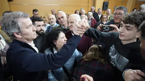 El presidente nacional del PP, Alberto Núñez Feijóo, participa en un acto público en la Casa de la Cultura en Ponferrada. Fotos: César Sánchez.
