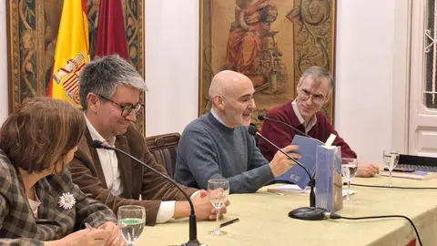 Aníbal García-Almuzara presenta su obra 'Zandarok' en la Casa de León. Fotos: Casa de León en Madrid.