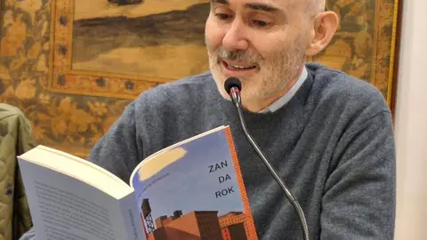 Aníbal García-Almuzara presenta su obra 'Zandarok' en la Casa de León. Fotos: Casa de León en Madrid.