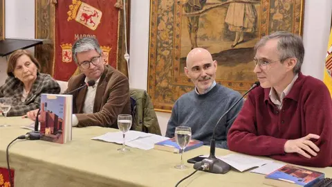 Aníbal García-Almuzara presenta su obra 'Zandarok' en la Casa de León. Fotos: Casa de León en Madrid.