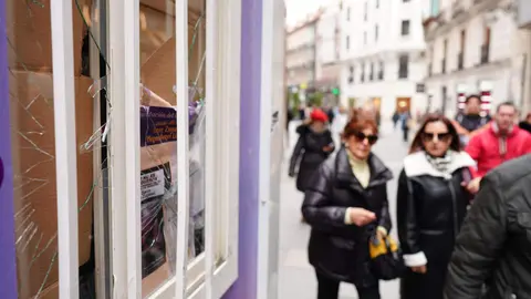 Acto de vandalismo en la caseta de Podemos en la calle Santiago de Valladolid.

Fotos: R. Valtero