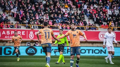 La Cultural y Deportiva Leonesa compitió de tú a tú ante el líder, pero la eficacia del Racing de Santander decidió el duelo en el Estadio Reino de León. El equipo leonés volvió a quedarse sin premio pese a su buen partido y ve cómo el margen para la salvación se reduce.