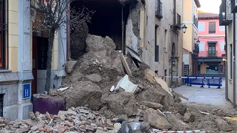 Colapsa una parte de la histórica casona de Dámaso Merino sin causar heridos. Foto: A.F.R.