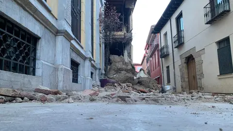 Colapsa una parte de la histórica casona de Dámaso Merino sin causar heridos. Foto: A.F.R.