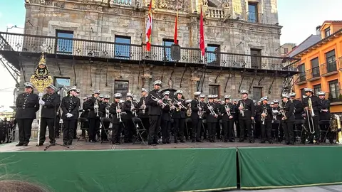 La ciudad de Astorga ha vuelto a convertirse este domingo, 15 de marzo, en el epicentro de la música procesional con la celebración del XXXI Certamen de Bandas de Semana Santa. El evento, que alcanza ya su trigésimo primera edición, ha reunido a cientos de fieles y melómanos para disfrutar de los sones típicos de la Pasión.