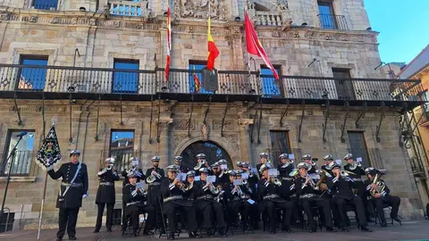 La ciudad de Astorga ha vuelto a convertirse este domingo, 15 de marzo, en el epicentro de la música procesional con la celebración del XXXI Certamen de Bandas de Semana Santa. El evento, que alcanza ya su trigésimo primera edición, ha reunido a cientos de fieles y melómanos para disfrutar de los sones típicos de la Pasión.