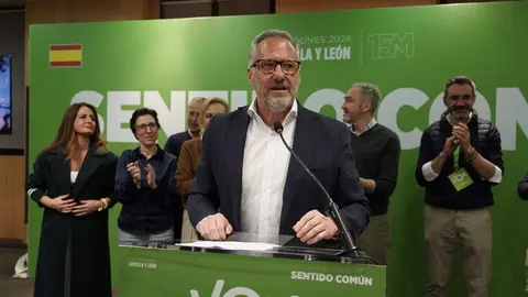 El candidato de VOX a la presidencia de Castilla y León, Carlos Pollán, en el  AC Hotel Palacio de Santa Ana, Arroyo de la Encomienda (Valladolid) donde ha seguido el resultado de las elecciones. Foto: Eduardo Margareto.