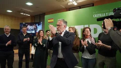 El candidato de VOX a la presidencia de Castilla y León, Carlos Pollán, en el  AC Hotel Palacio de Santa Ana, Arroyo de la Encomienda (Valladolid) donde ha seguido el resultado de las elecciones