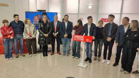 La dirección provincial del PSOE en León valoró este domingo los resultados de las elecciones autonómicas con un recuerdo especial para el alcalde socialista de Gradefes, Leónides Bayón, fallecido de forma repentina en la misma jornada electoral.