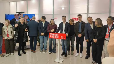 La dirección provincial del PSOE en León valoró este domingo los resultados de las elecciones autonómicas con un recuerdo especial para el alcalde socialista de Gradefes, Leónides Bayón, fallecido de forma repentina en la misma jornada electoral.