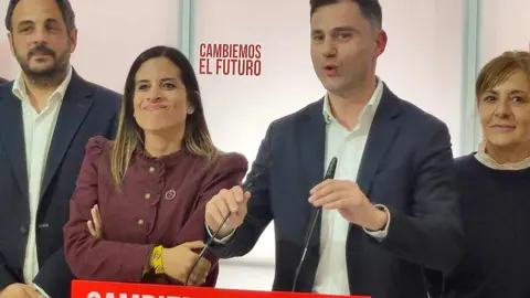 La dirección provincial del PSOE en León valoró este domingo los resultados de las elecciones autonómicas con un recuerdo especial para el alcalde socialista de Gradefes, Leónides Bayón, fallecido de forma repentina en la misma jornada electoral.