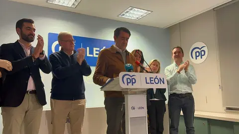 El presidente de la gestora provincial del Partido Popular en León, Juan Carlos Suárez‑Quiñones, valoró los resultados de las elecciones autonómicas celebradas este 15 de marzo destacando el avance electoral de su formación en buena parte de la provincia.
