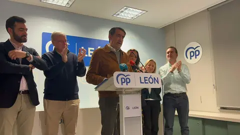 El presidente de la gestora provincial del Partido Popular en León, Juan Carlos Suárez‑Quiñones, valoró los resultados de las elecciones autonómicas celebradas este 15 de marzo destacando el avance electoral de su formación en buena parte de la provincia.