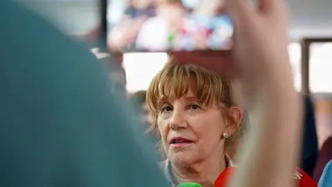 El alcalde de León, José Antonio Diez, asiste al encuentro 'Emprendimiento Femenino en la Hostelería, para visibilizar el talento, liderazgo, emprendimiento y aportación de las mujeres del sector en la provincia. Foto: Campillo.