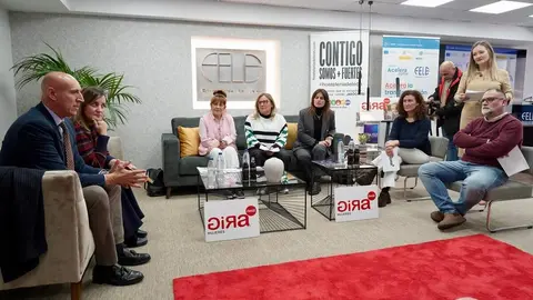 El alcalde de León, José Antonio Diez, asiste al encuentro 'Emprendimiento Femenino en la Hostelería, para visibilizar el talento, liderazgo, emprendimiento y aportación de las mujeres del sector en la provincia. Foto: Campillo.