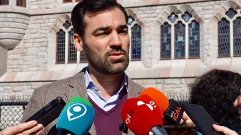 El portavoz del Grupo Municipal del Partido Popular en el Ayuntamiento de León, David Fernández, habla sobre cultura y patrimonio municipal. Foto: Campillo.