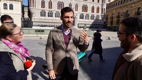 El portavoz del Grupo Municipal del Partido Popular en el Ayuntamiento de León, David Fernández, habla sobre cultura y patrimonio municipal. Foto: Campillo.