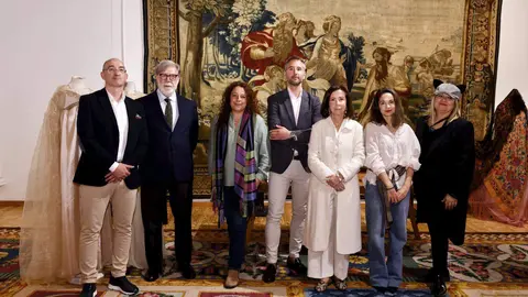 María Petit y Santiago Aparicio con diseñadores y expositores de Atelier Couture.