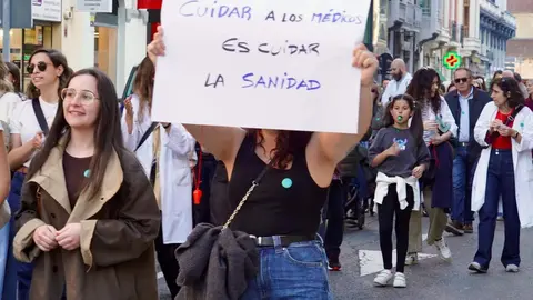 La delegación provincial de León de la Asociación Médicos Unidos por sus Derechos convoca una manifestación con motivo de la huelga médica a nivel nacional. Foto: Campillo