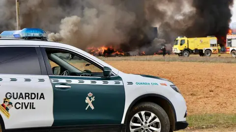 Un incendio declarado en la nave industrial Bañezana de Plásticos, en la avenida Portugal de La Bañeza, ha obligado a mantener durante más de un día el nivel 1 de emergencias del PLANCAL de la Junta de Castilla y León.