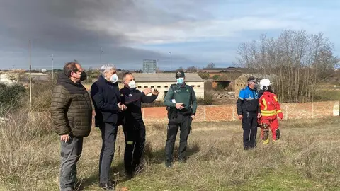 Un incendio declarado en la nave industrial Bañezana de Plásticos, en la avenida Portugal de La Bañeza, ha obligado a mantener durante más de un día el nivel 1 de emergencias del PLANCAL de la Junta de Castilla y León.