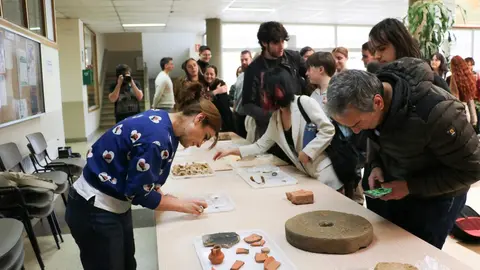 Jornada y taller práctico sobre las excavaciones en el yacimiento de Puente Castro.
