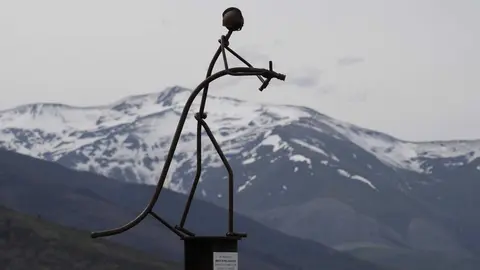 Homenaje al bombero forestal soriano, Nacho Rumbao, fallecido el 17 de agosto en Espinoso de Compludo, durante las labores de extinción del incendio de Llamas de Cabrera. Foto: César Sánchez.