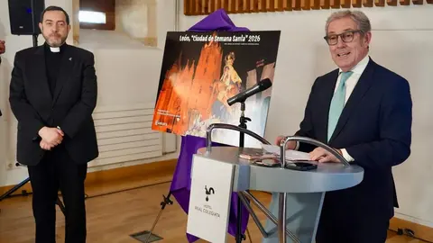 El presidente de la Cámara de Comercio de León, Javier Vega, presenta la campaña promocional de la Semana Santa. Foto: Campillo.