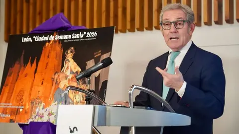 El presidente de la Cámara de Comercio de León, Javier Vega, presenta la campaña promocional de la Semana Santa. Foto: Campillo.