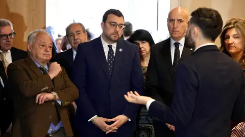 El alcalde de León, José Antonio Diez, preside la inauguración oficial de la exposición ‘Reina Ella. Urraca I de León’ con la presencia del presidente del Principado de Asturias, Adrián Barbón, el consejero de Cultura, Turismo y Deporte de la Junta de Castilla y León, Gonzalo Santonja, y el presidente de la Diputación de León, Gerardo Álvarez Courel, entre otras autoridades. Foto: Campillo.