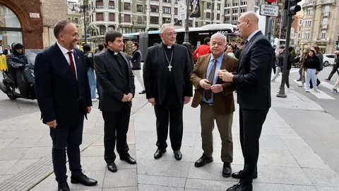 El alcalde de León, José Antonio Diez, preside la inauguración oficial de la exposición ‘Reina Ella. Urraca I de León’ con la presencia del presidente del Principado de Asturias, Adrián Barbón, el consejero de Cultura, Turismo y Deporte de la Junta de Castilla y León, Gonzalo Santonja, y el presidente de la Diputación de León, Gerardo Álvarez Courel, entre otras autoridades. Foto: Campillo.