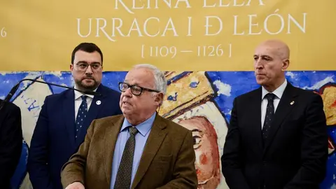 El alcalde de León, José Antonio Diez, preside la inauguración oficial de la exposición ‘Reina Ella. Urraca I de León’ con la presencia del presidente del Principado de Asturias, Adrián Barbón, el consejero de Cultura, Turismo y Deporte de la Junta de Castilla y León, Gonzalo Santonja, y el presidente de la Diputación de León, Gerardo Álvarez Courel, entre otras autoridades. Foto: Campillo.
