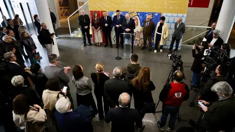 El alcalde de León, José Antonio Diez, preside la inauguración oficial de la exposición ‘Reina Ella. Urraca I de León’ con la presencia del presidente del Principado de Asturias, Adrián Barbón, el consejero de Cultura, Turismo y Deporte de la Junta de Castilla y León, Gonzalo Santonja, y el presidente de la Diputación de León, Gerardo Álvarez Courel, entre otras autoridades. Foto: Campillo.