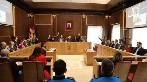 El Ayuntamiento de León estrena nuevo salón de plenos tras su reforma. Foto: Campillo.